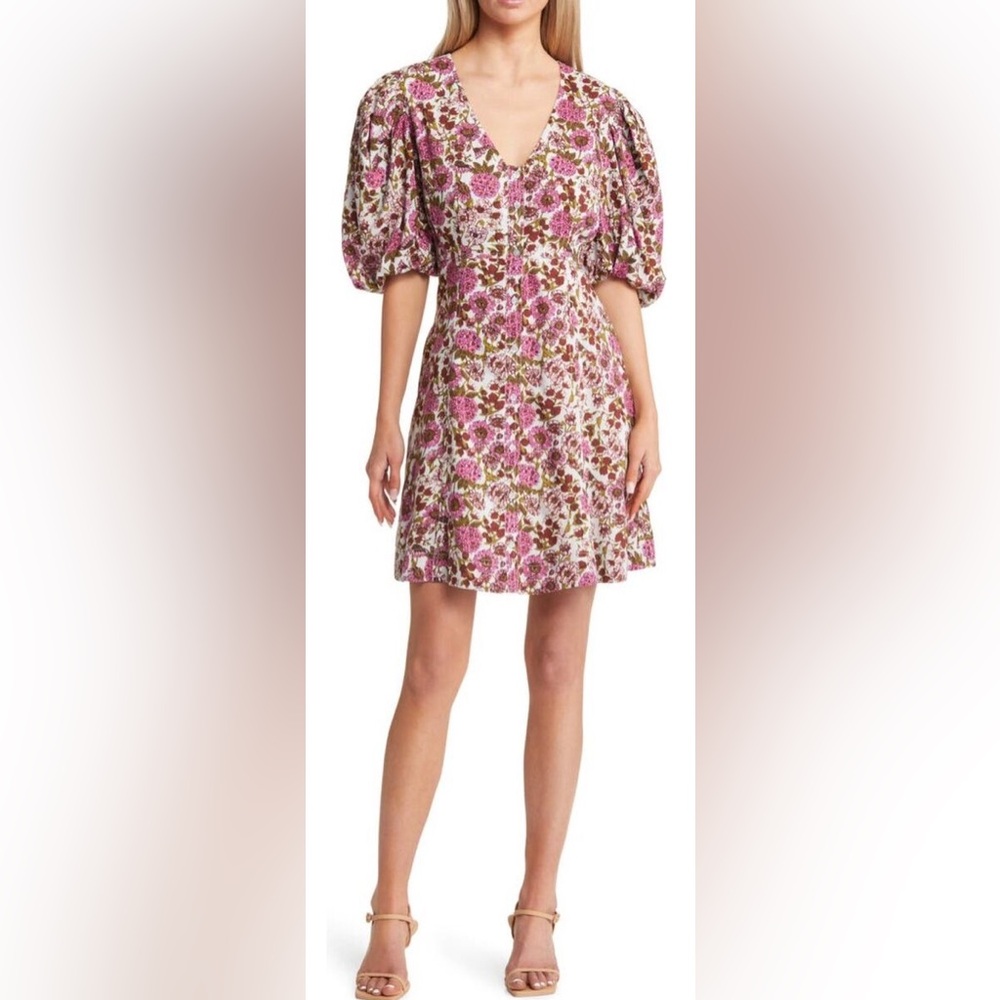 Nordstrom brand Chelsea28, floral dress with pockets Size Small